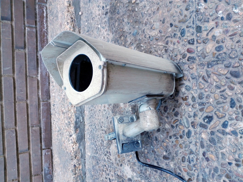 camara vigilancia seguridad+poste metal brazo 22 11x37x14 (160eu.) 10u